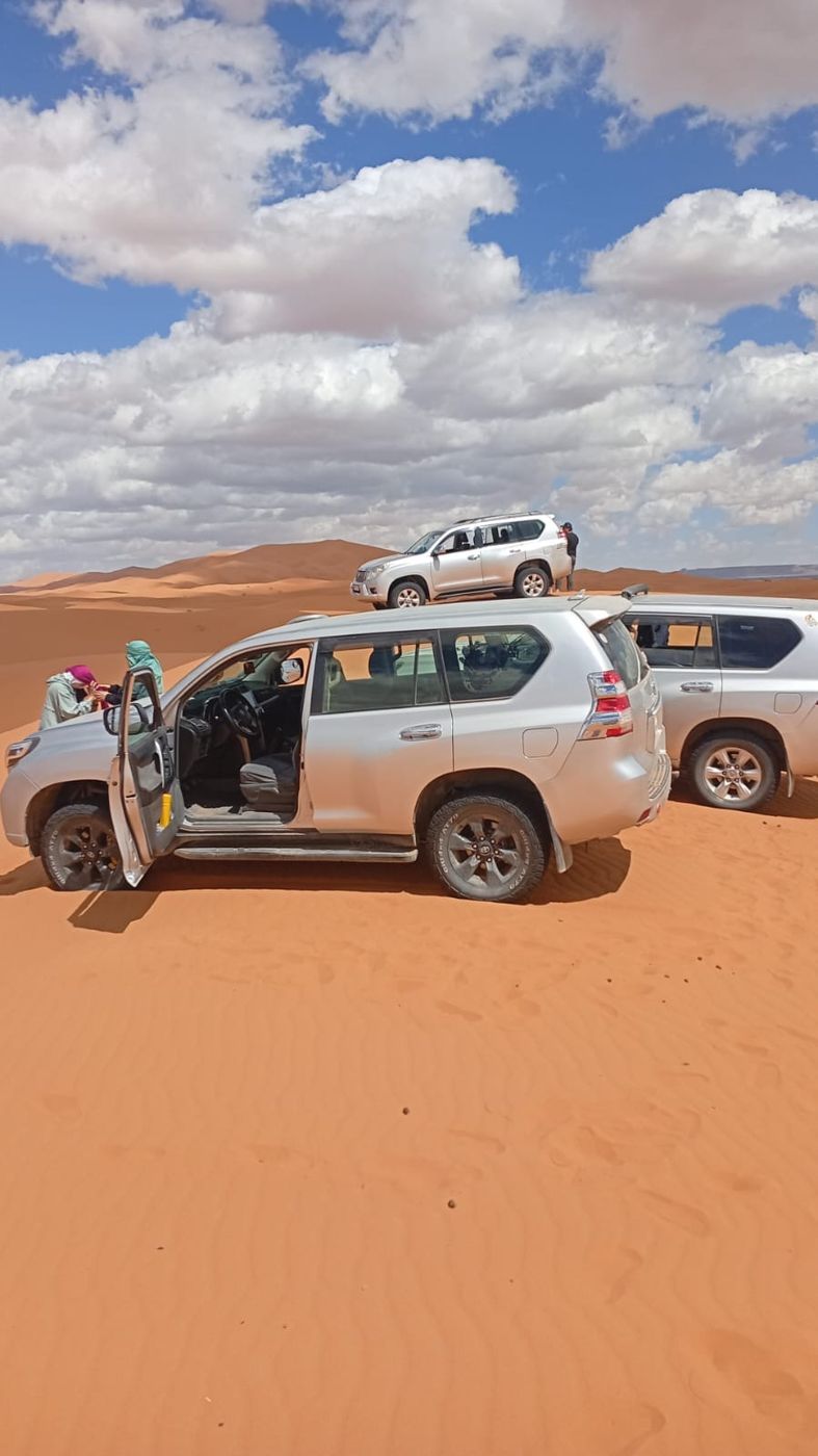 desert activities in Merzouga: a 4x4 in the dunes